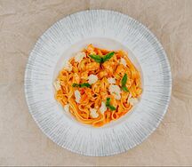 Тальятелле с креветками в томатном соусе