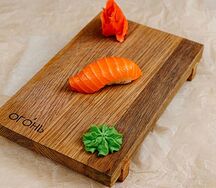 Суши с лососем