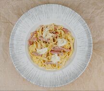 Паста со страчателлой и тамбовским окороком