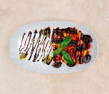 Салат со страчателлой и разными томатами