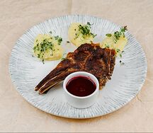 Каре ягненка с картофельным пюре