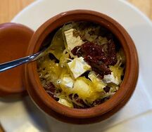 Гречневая каша с вялеными помидорами и сыром