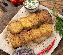 Картофель, запеченный на мангале со специями