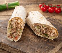 Шаурма в лаваше с курицей