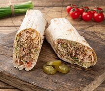 Шаурма в лаваше с курицей острая