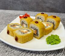 Горячий ролл со сливочным лососем