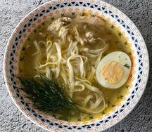 Куриная лапша с яйцом