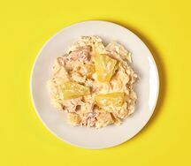 Салат с копченой грудкой и ананасом
