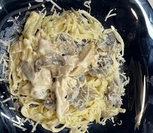 Паста с курицей и грибами