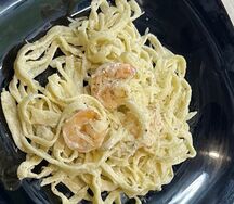 Паста с креветками и кальмарами