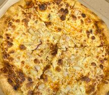 Пицца с креветками и кальмарами