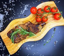 Стейк из cвинoй корейки на кости