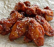 Глазированные куриные крылья с чесноком