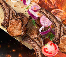 Каре молодого ягненка на мангале