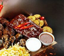 Сет с глазированными куриными крылышками в фирменном соусе L