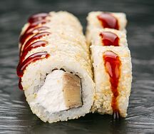 Ролл с японским омлетом томаго и сливочным сыром