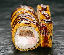 Ролл жареный с крабом и томаго