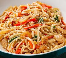 Удон с курицей в соусе терияки