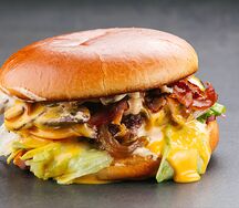 ЧОЗАбургер с мраморной говядиной, грибами и сыром чеддер