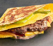 Тако бургер в сырной лепешке