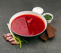 Борщ из молодой свеклы на свиных ребрышках с салом