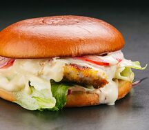 Бургер с куриным шницелем