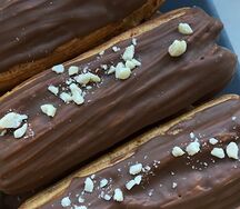 Арахисовый эклер