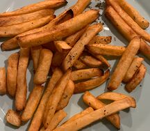 Картофель фри с сырным соусом