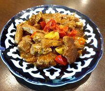 Гуляш из говядины с овощами