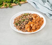 Поджарка куриная с овощами и гречневой кашей