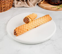 Вафельная трубочка со сгущенкой