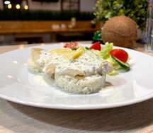 Рыба, запеченная с соусом