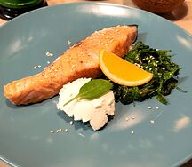 Запечённый лосось со шпинатом (кето)