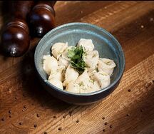 Пельмени с курицей и пармезаном