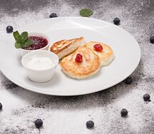 Сырники со сметаной