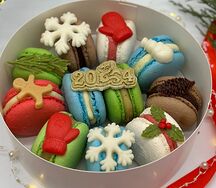 Пирожное Макарон в круглой коробочке