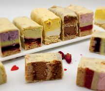 Нарезные муссовые пироженки