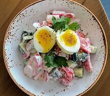 Салат овощной со сметаной