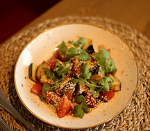 Салат из томатов, баклажан с соусом унаги