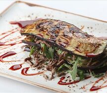 Баклажан с сыром фета и говядиной