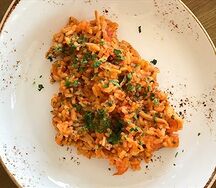 Ризотто с морепродуктами в томатном соусе