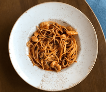 Спагетти с морепродуктами в томатном соусе