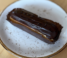 Эклер шоколадный