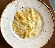 Пёрышки с четырьмя сырами