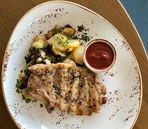 Свинина с жаренным картофелем