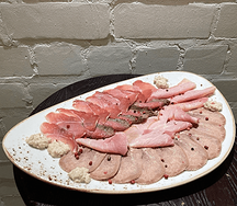 Мясная тарелка
