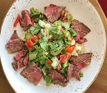 Салат с ростбифом