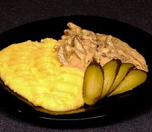 Бефстроганов из говядины с картофельным пюре