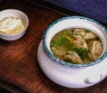 Пельмени в горшочке (сыр и грибы)