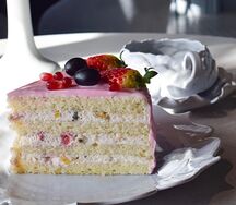 Торт бисквитно-йогуртовый